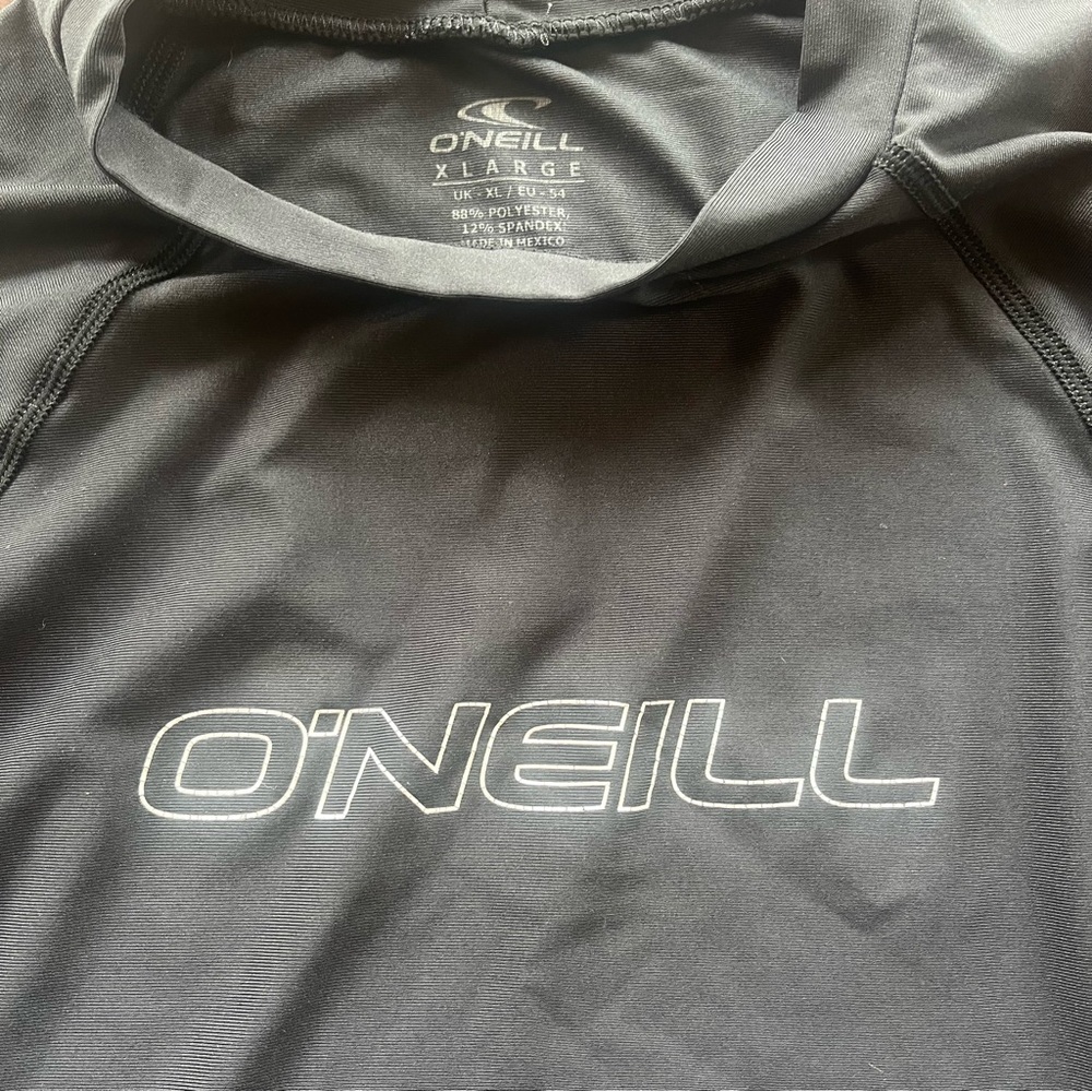 O'Neill Men's Black Rash Guard
